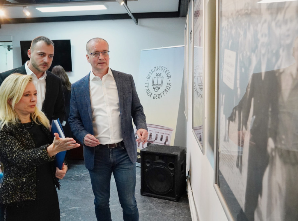 Izložba povodom Dana sećanja na Holokaust otvorena u Biblioteci grada Beograda
