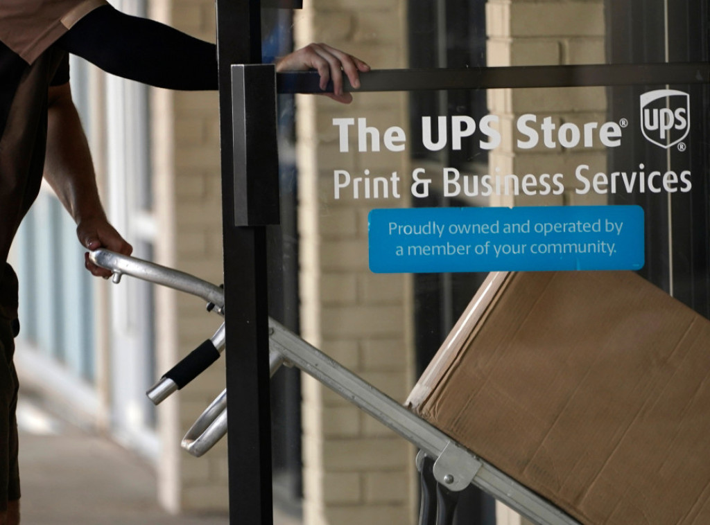 UPS ukida još 30.000 radnih mesta pre svega zbog smanjenja obima posla u Amazonu