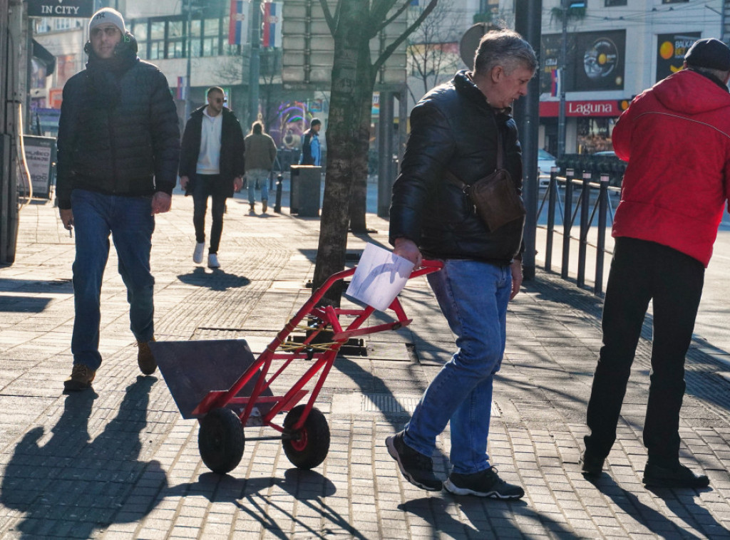 Danas vetrovito, ponegde sa udarima olujne jačine, prolazna kiša krajem dana