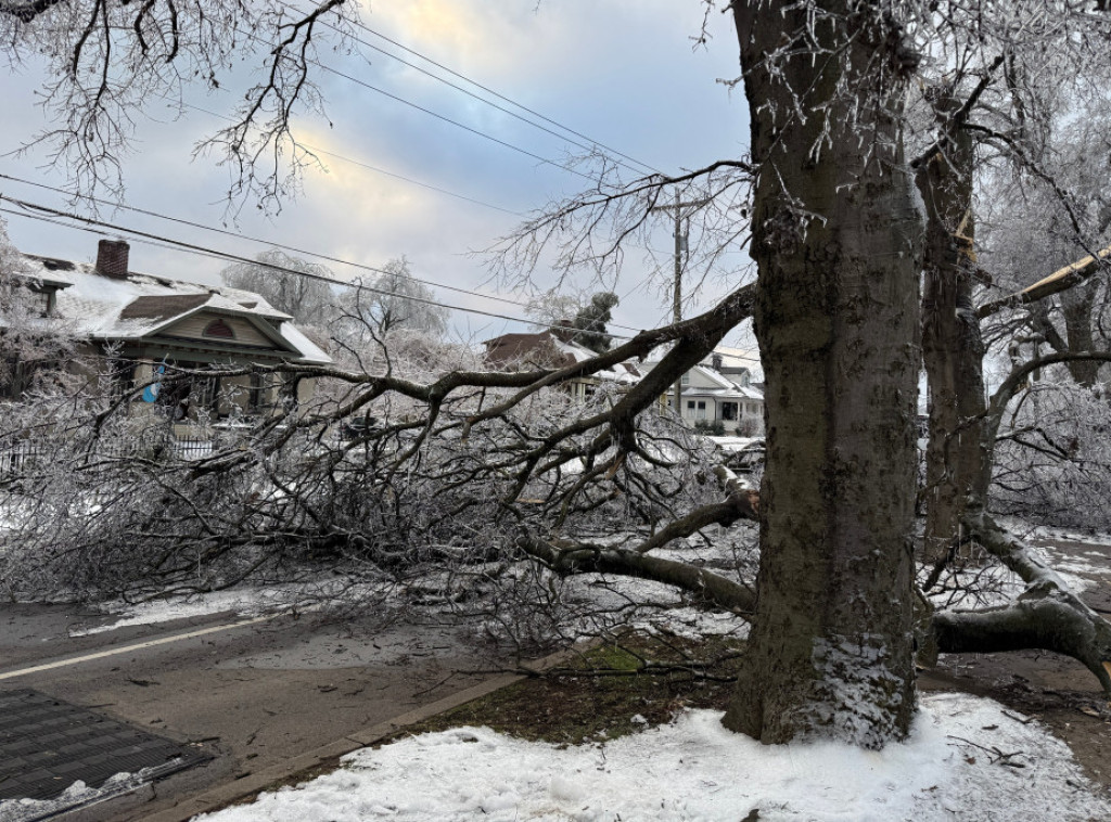 Više od 50 osoba poginulo u zimskoj oluji koja je pogodila SAD