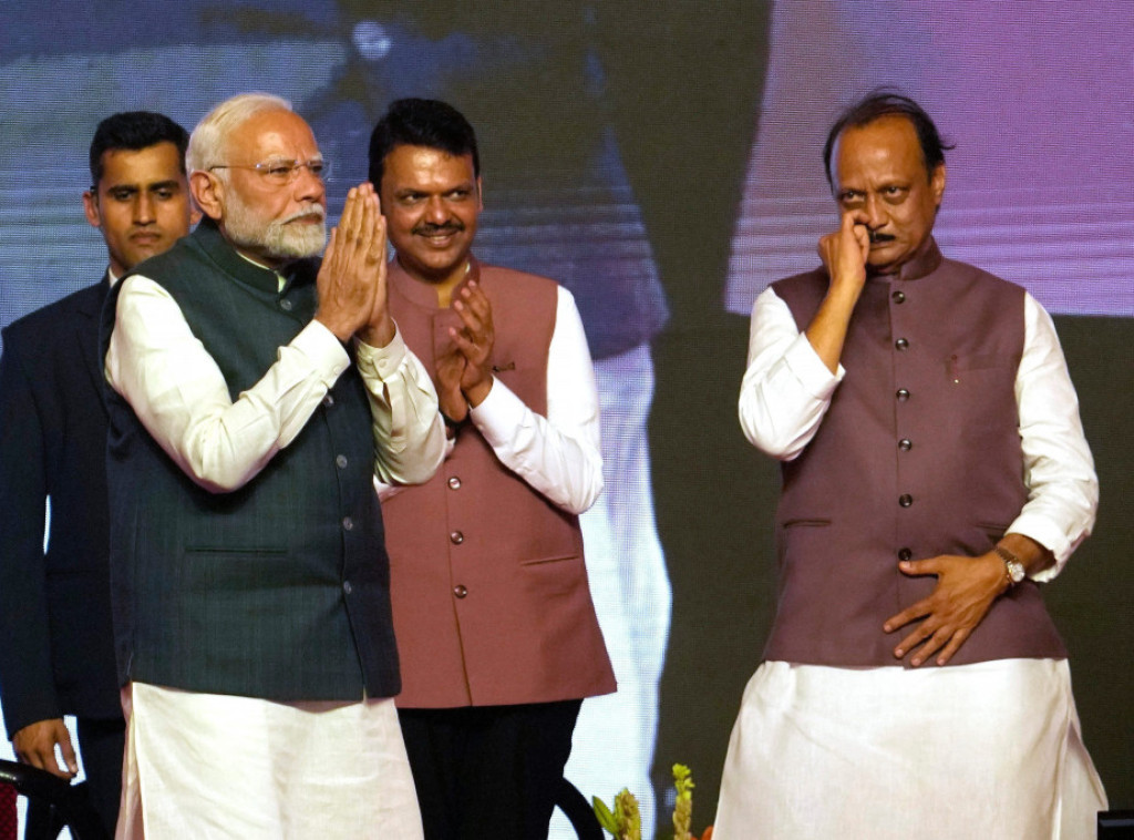 Zamenik glavnog ministra Maharaštre u Indiji poginuo u avionskoj nesreći