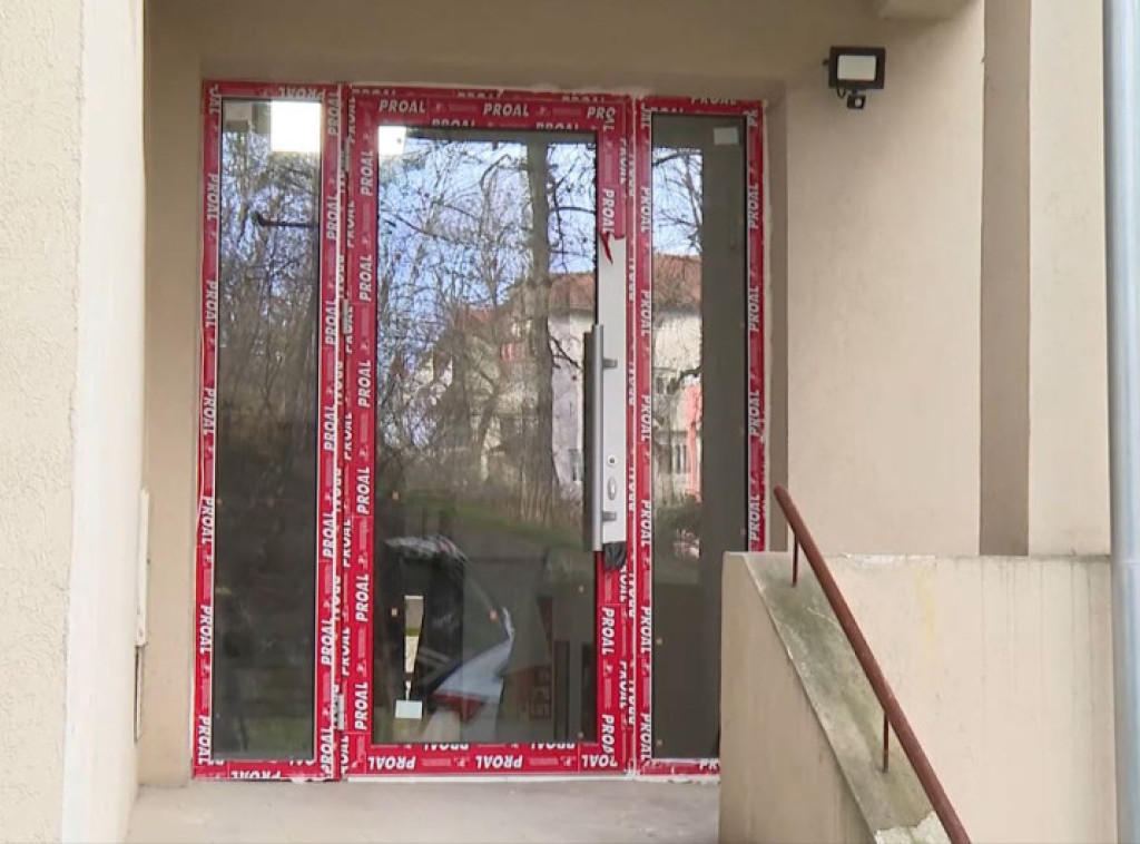 Gradska opština Zvezdara sufinansira zamenu ulaznih vrata na Zvezdari