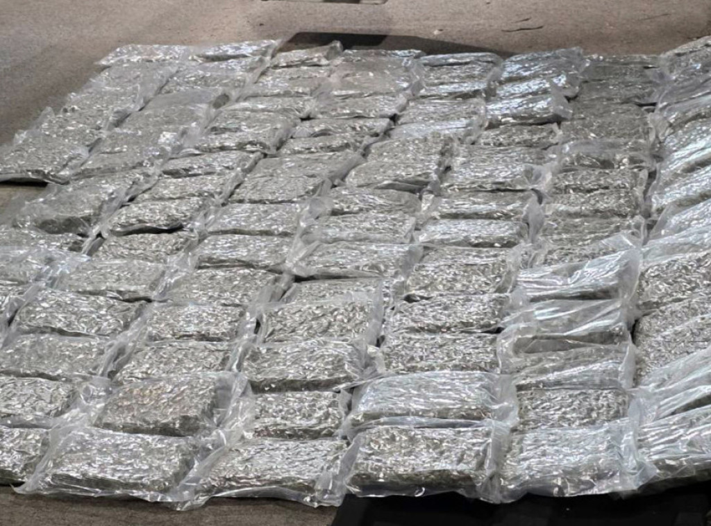 Na graničnom prelazu Jabuka zaplenjeno 61,5 kilograma marihuane, uhapšen muškarac iz CrneGore