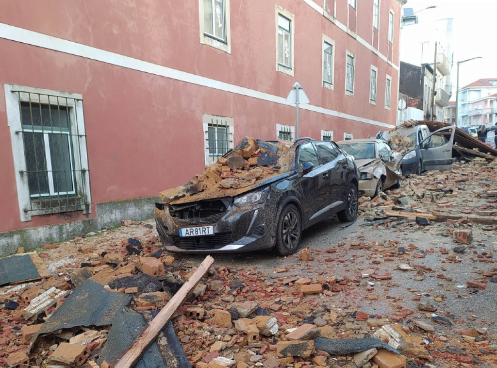 Pet osoba poginulo u oluji Kristin u Portugaliji, milion korisnika bez struje