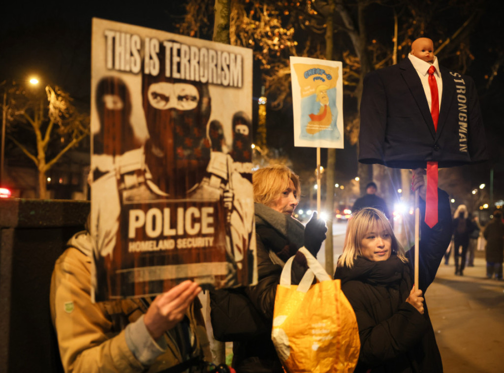 Pariz: Protest protiv američke imigracione policije ispred MSP Francuske