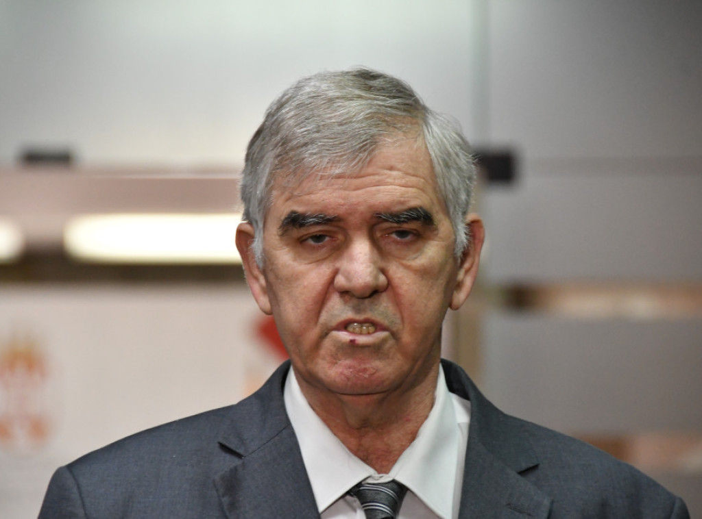 Beriša: Nije moguće rešavati probleme i menjati vlast nasiljem, dijalog postoji u Srbiji