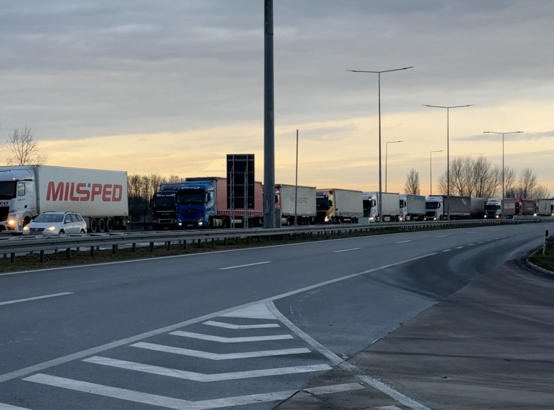 Serbian association ends blockade of freight border crossings