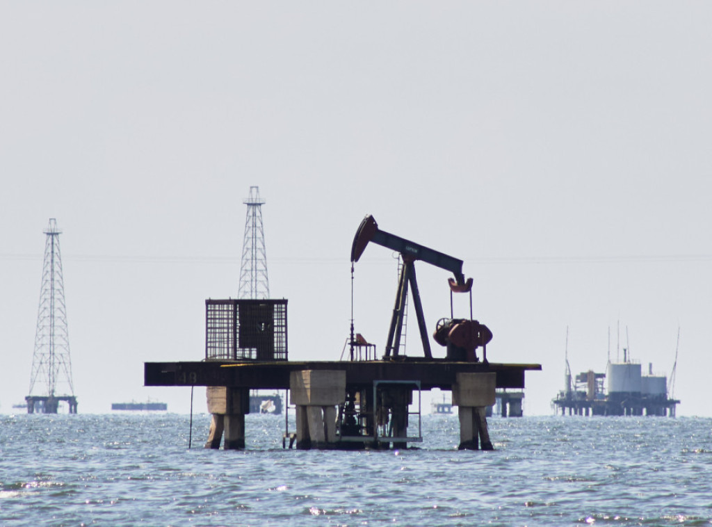 Fajnenšel tajms: Kubi ostalo nafte za 15 do 20 dana zbog američke blokade Venecuele