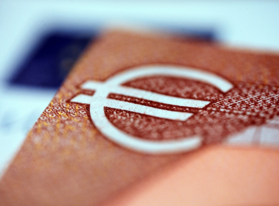 Srednji kurs dinara za evro danas 117,3460, za dolar 101,5543