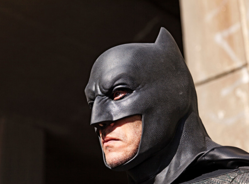 Maskirani Betmen prekinuo sednicu i optužio gradske vlasti zbog ICE