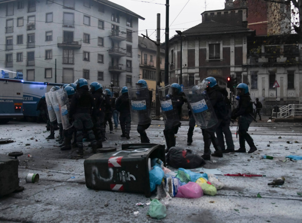 Nasilni sukobi u Torinu: Demonstranti napali policajce i novinare, 30 povređenih
