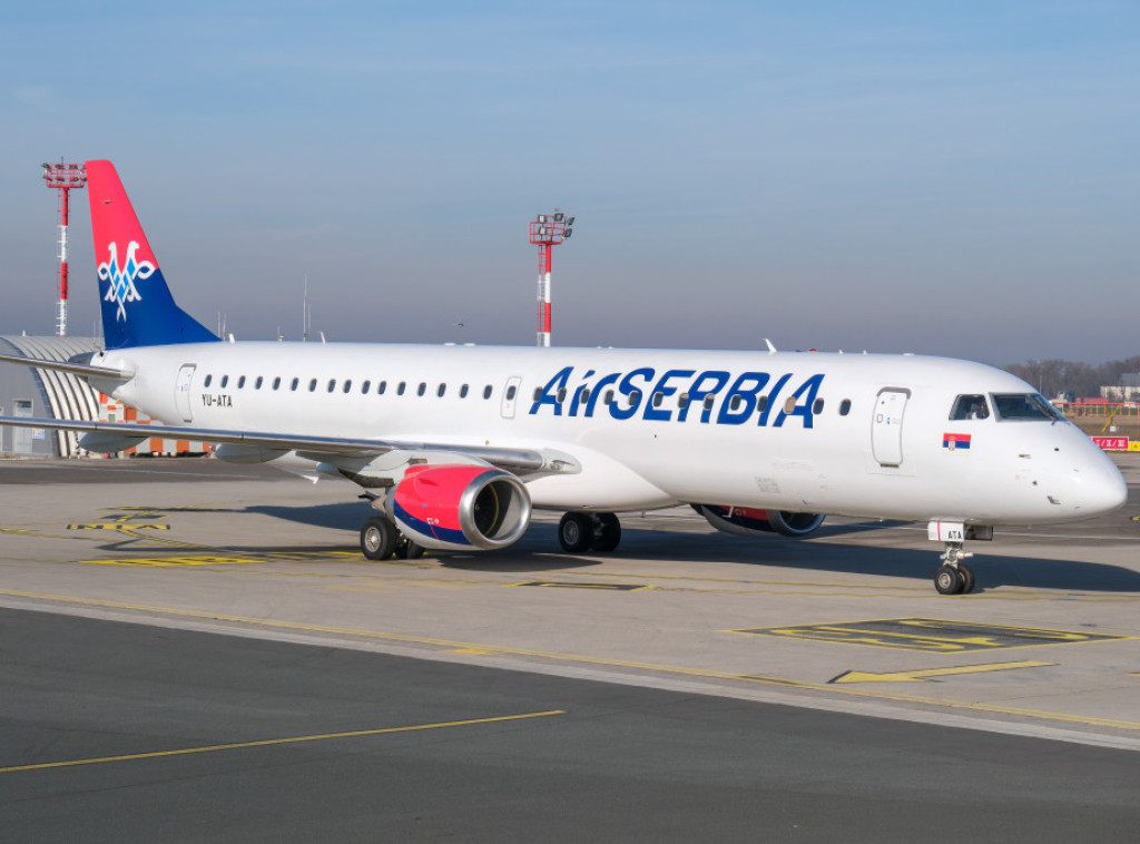 Flota Er Srbije bogatija za još jedan avion, novi Embraer E-195 stigao u Beograd