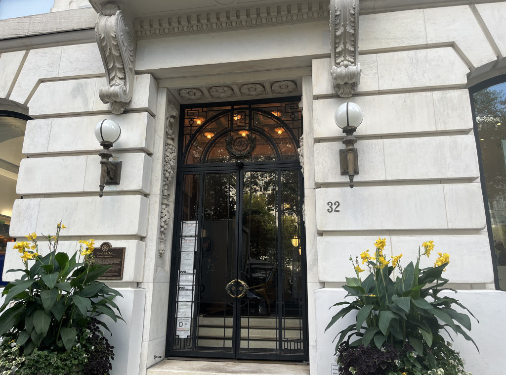 Dr Ljubo Vujović - lekar koji nije dozvolio da Njujork zaboravi Teslu