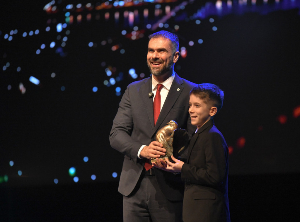 Na Svečanoj akademiji Grada Novog Sada dodeljena Februarska nagrada Leonidu Ivanoviću