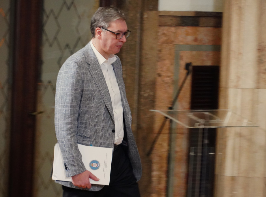 Predsednik Vučić na prezentaciji robota kompanije AGIBOT Innovation i Minth grupe