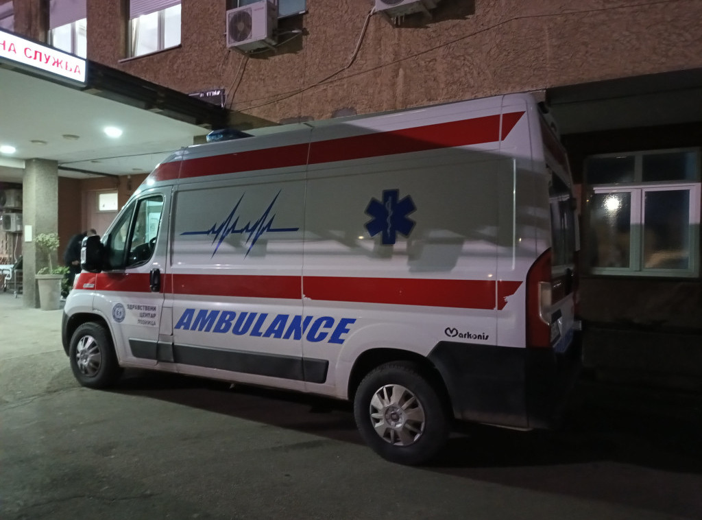 Dve osobe stare 19 godina poginule u udesu, auto im sleteo s puta u Busijama