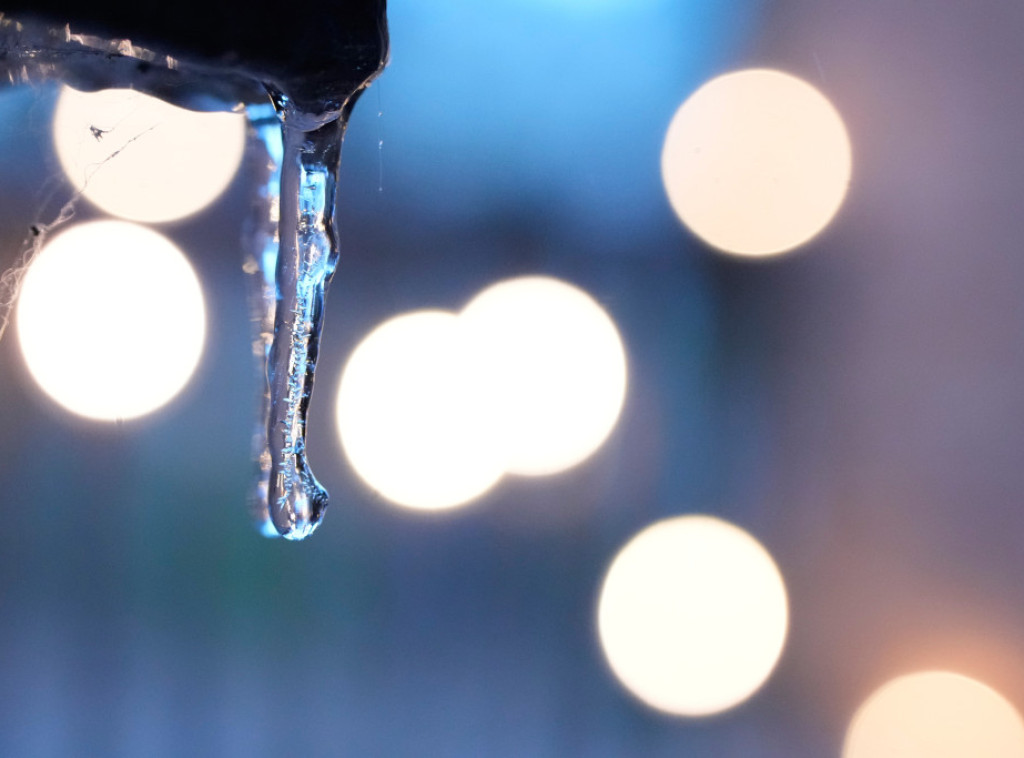 Putevi u Srbiji prohodni, vozačima se savetuje oprezna vožnja zbog poledice i magle