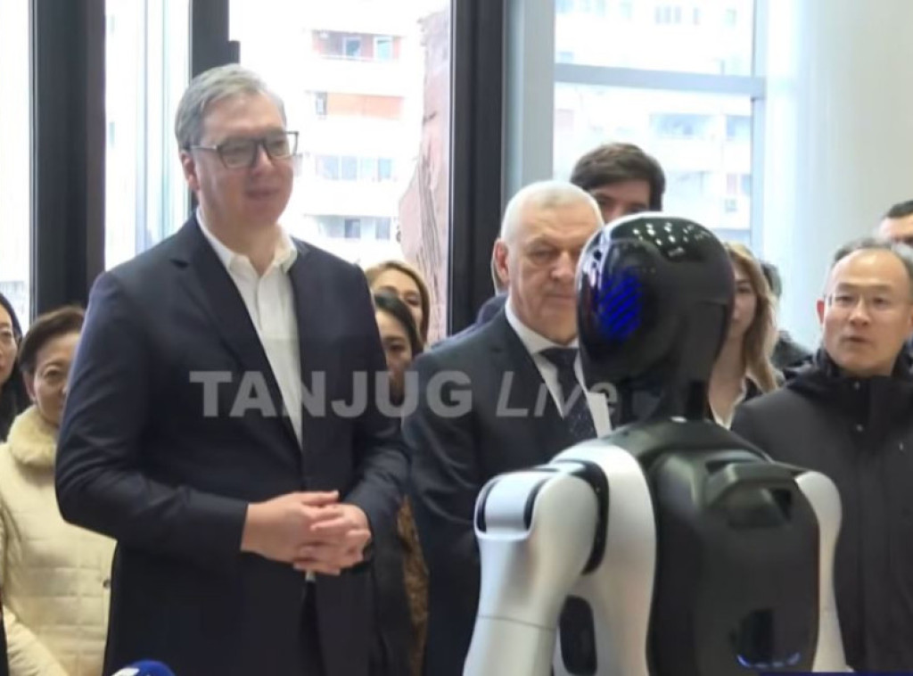 Predsednik Vučić na prezentaciji robota kompanije AGIBOT Innovation i Minth grupe