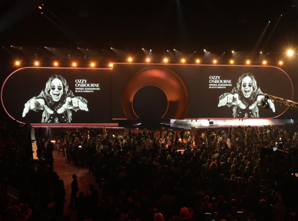 Momenti koji su obeležili dodelu Gremi nagrada - od Šer do sabrine Karpenter