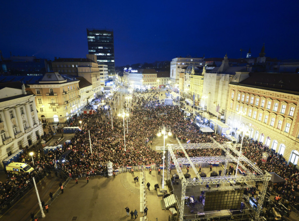 Zagreb: Doček rukometaša uz Tompsona, u publici kontrovezne zastave i ustaški pozdrav