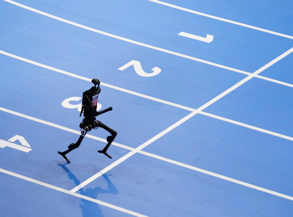 Kineski tim stvorio humanoidnog robota "Bolt" koji trči brzinom 10 metara u sekundi