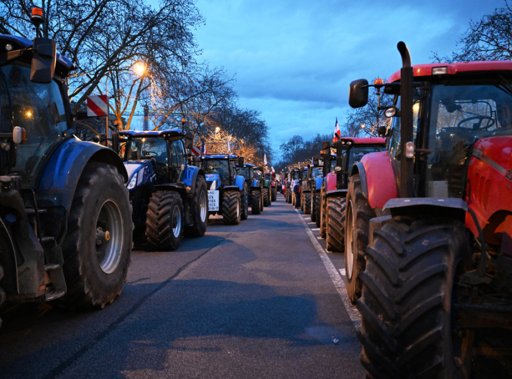 Poljoprivrednici protestovali ispred sedišta Francuske kancelarije za biodiverzitet
