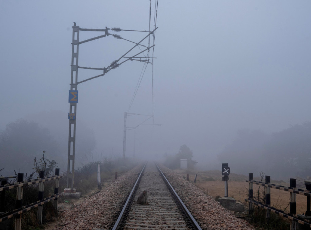 Veliki poremećaji na železnici u Londonu, putnicima savet da odlože putovanja