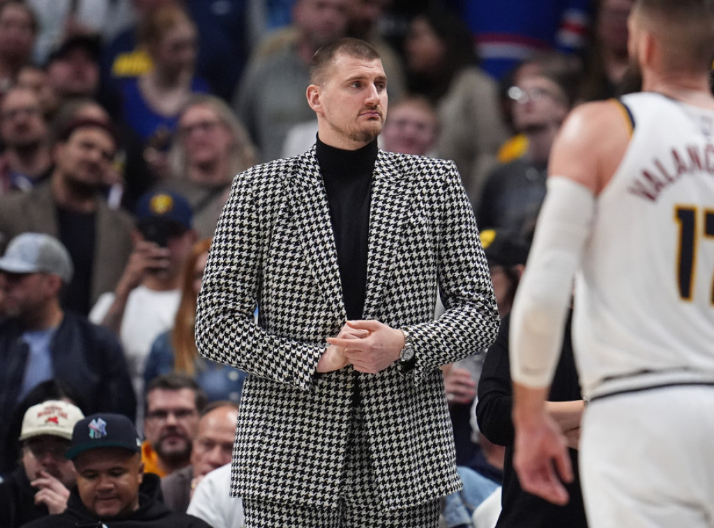 Nikola Jokić, Luka Dončić, Janis Adetokumbo i Viktor Vembanjama u Tim sveta na Ol-staru NBA lige
