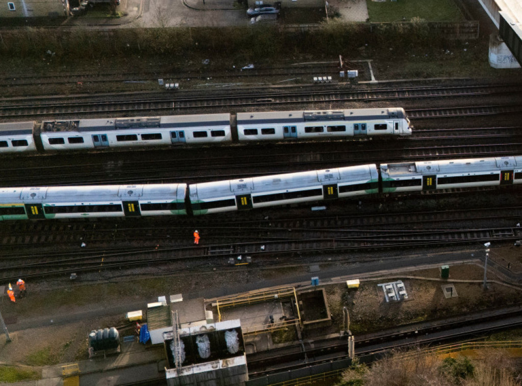 Veliki poremećaji na železnici u Londonu, putnicima savet da odlože putovanja