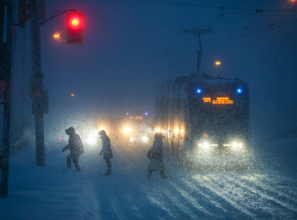 Španija: Zbog oluje Leonardo obustavljen saobraćaj, 3.500 evakuisano, srušio se most