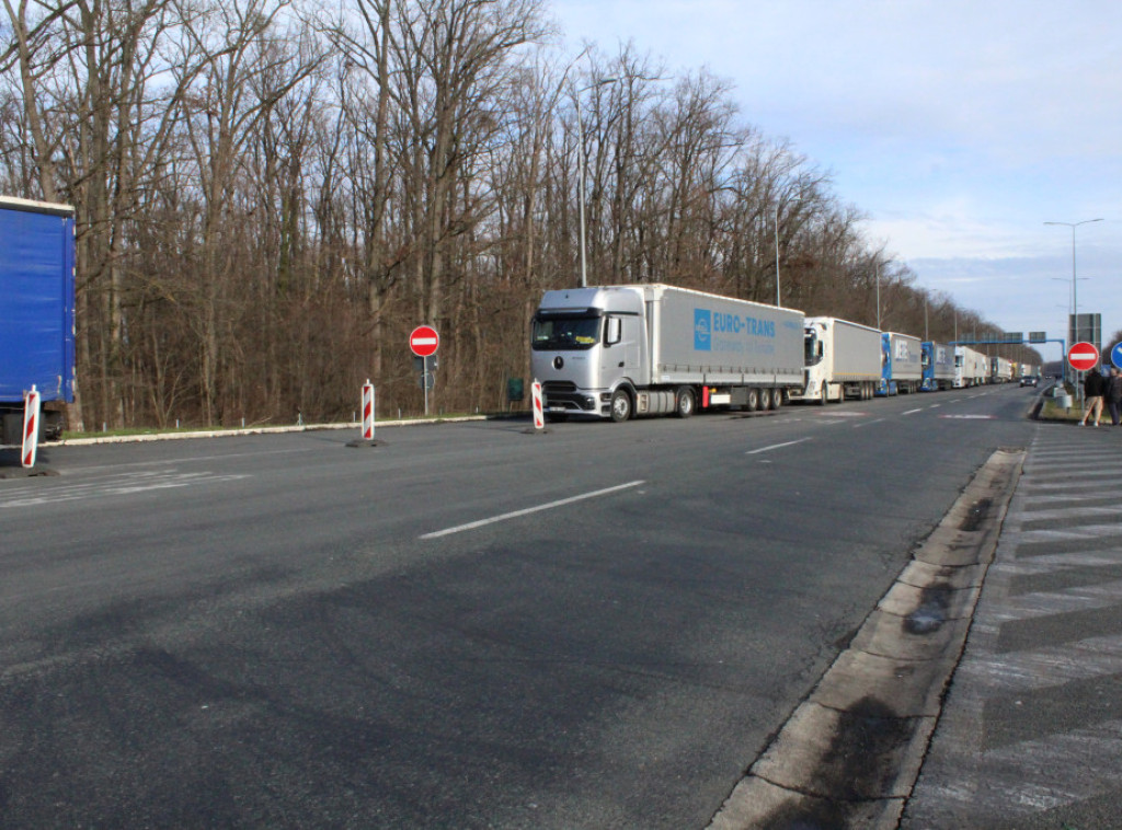 Teretnjaci čekaju po pet sati na Horgošu i Šidu na izlazu iz Srbije