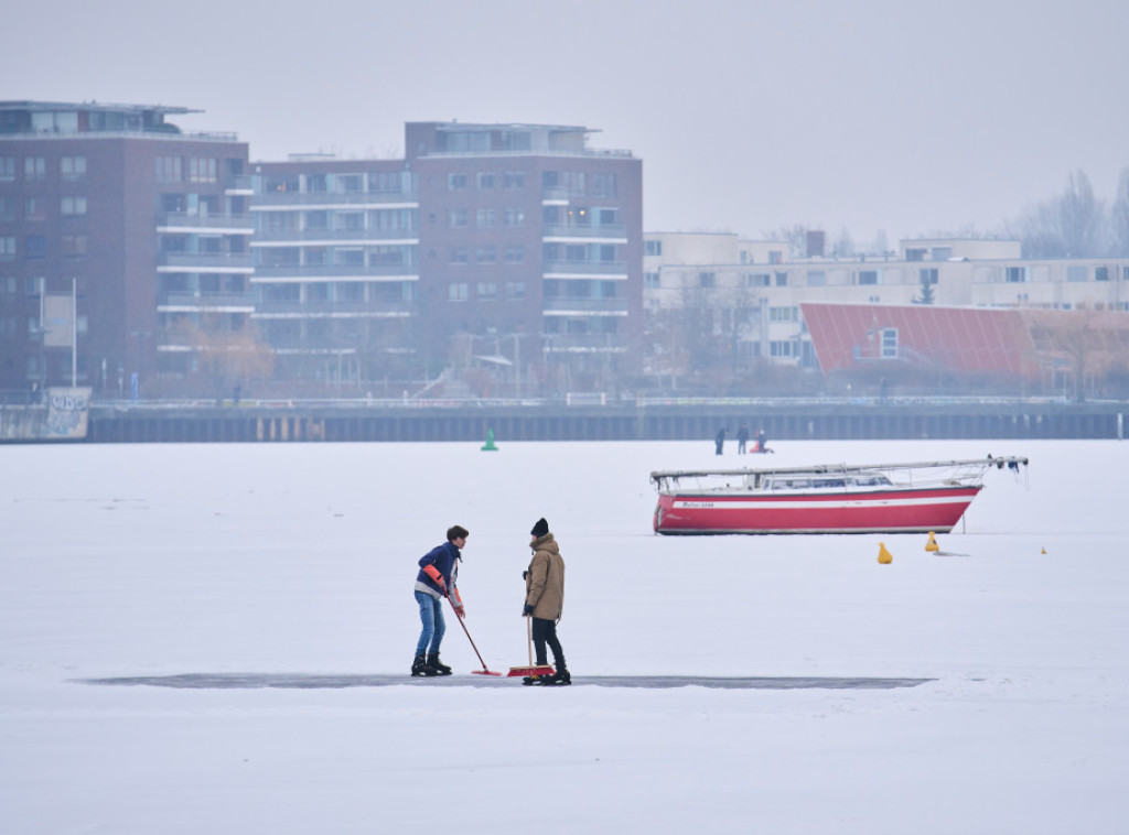Berlinski aerodrom ostaje danas zatvoren zbog poledice