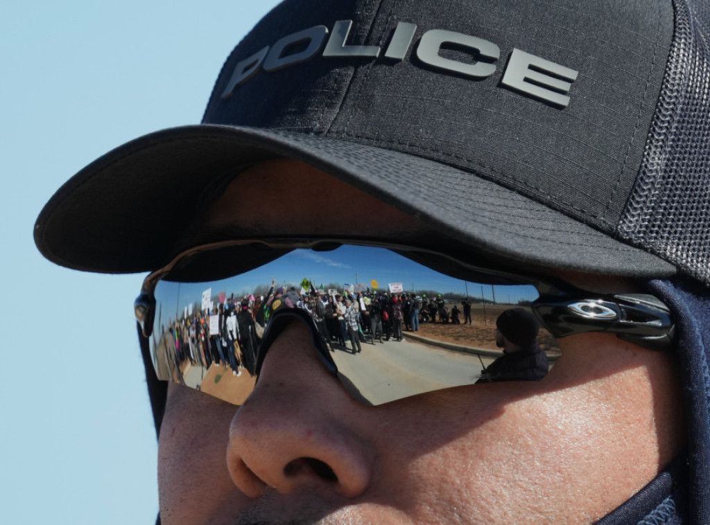 Tri osobe poginule, šest povređeno kada je automobil udario u supermarket u Los Anđelesu