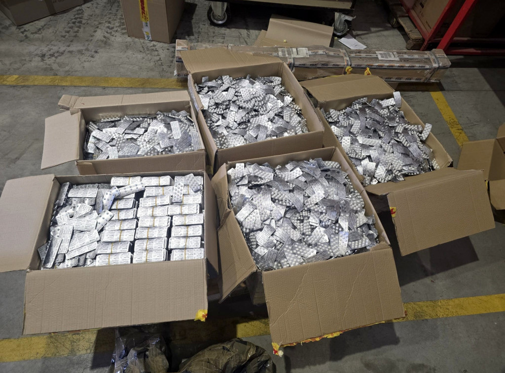 U magacinu kurirske službe u Beogradu zaplenjeno više od milion psihoaktivnih tableta