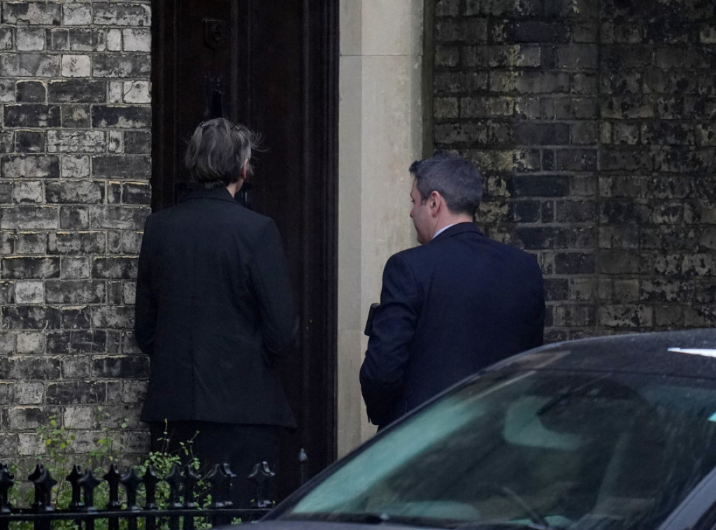 Britanska policija pretresa dve lokacije u vesi sa istragom Mandelsonu