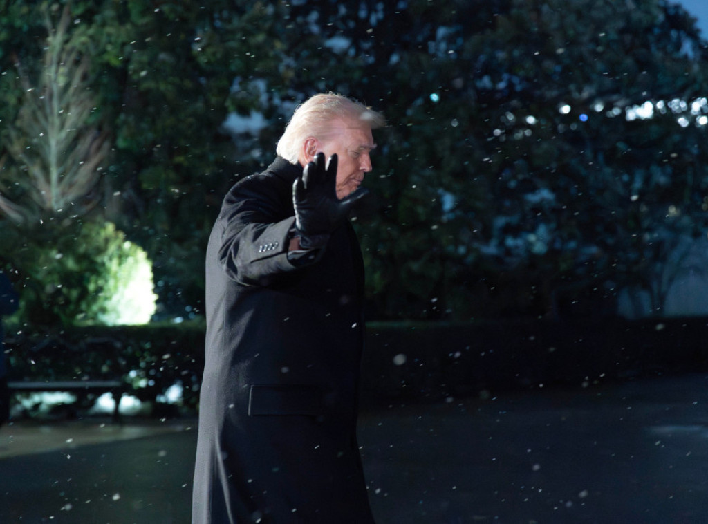 Tramp odbio da se izvini zbog videa na kojem su prikazani Barak i Mišel Obama