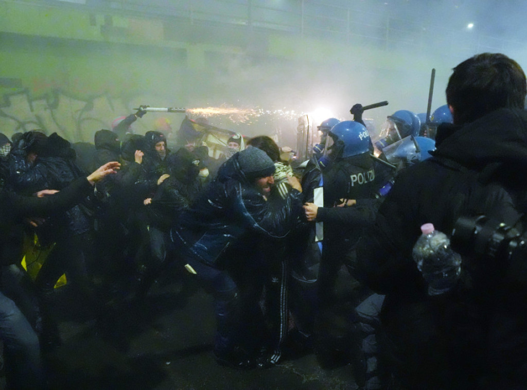 Sukobi na protestu protiv Zimskih olimpijskih igara u Milanu, policija koristila vodene topove i suzavac
