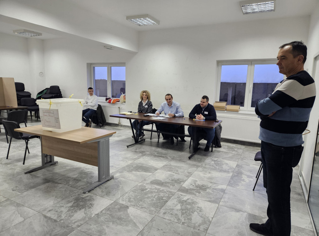 Otvorena birališta na ponovljenim izborima za predsednika RS, manji problemi u Doboju