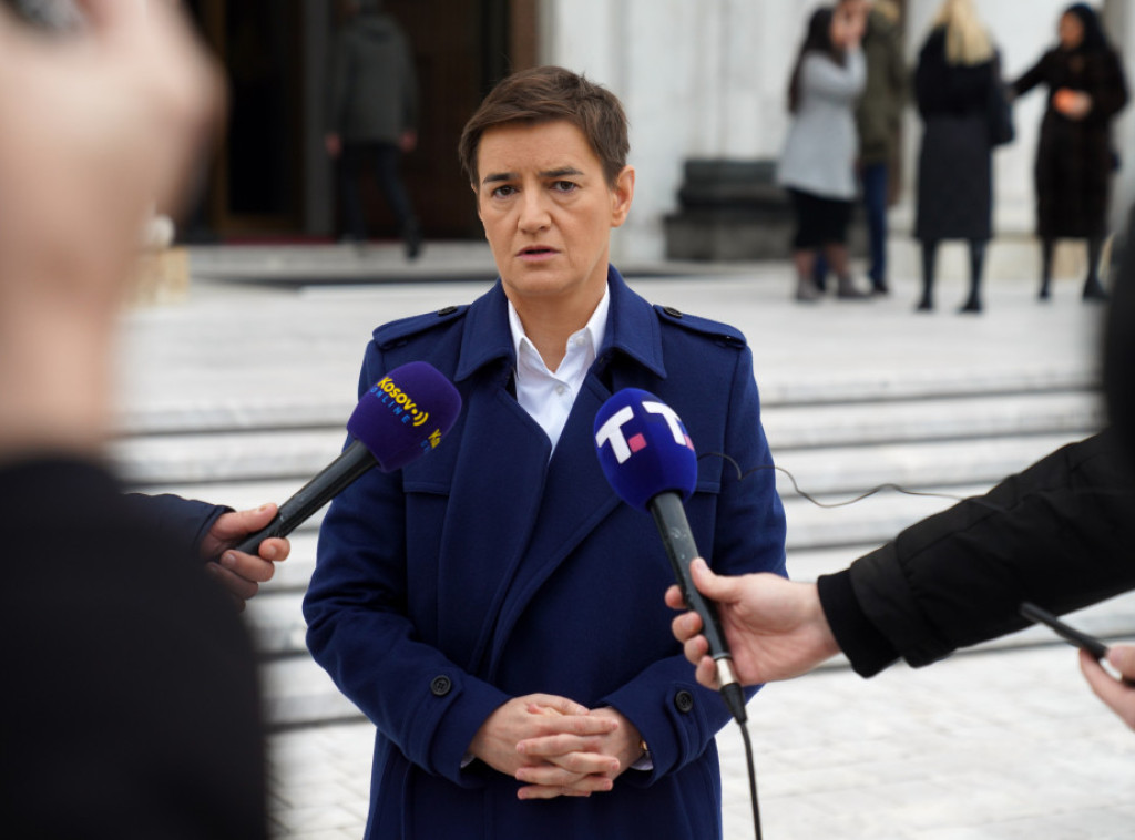 Ana Brnabić opozicionim medijima: Čuvajte živce, Vučić neće stati sa borbom