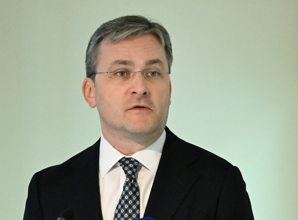 Nikola Selaković posetio štand Ministarstva kulture Srbije na Sajmu knjiga u Skoplju