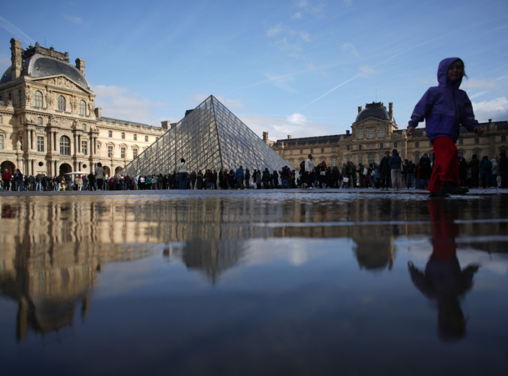 Luvr: Danas bez štrajka, sindikati najavljuju novo okupljanje sledećeg ponedeljka