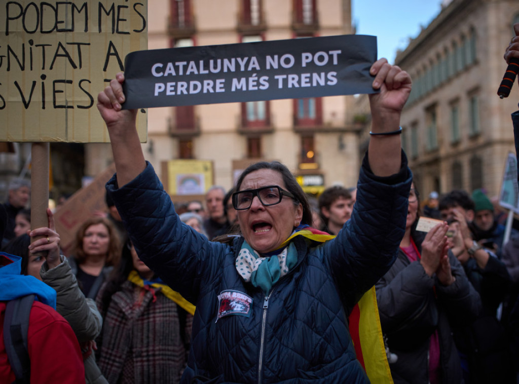 Glavni železnički sindikati u Španiji obustavili štrajk posle sporazuma