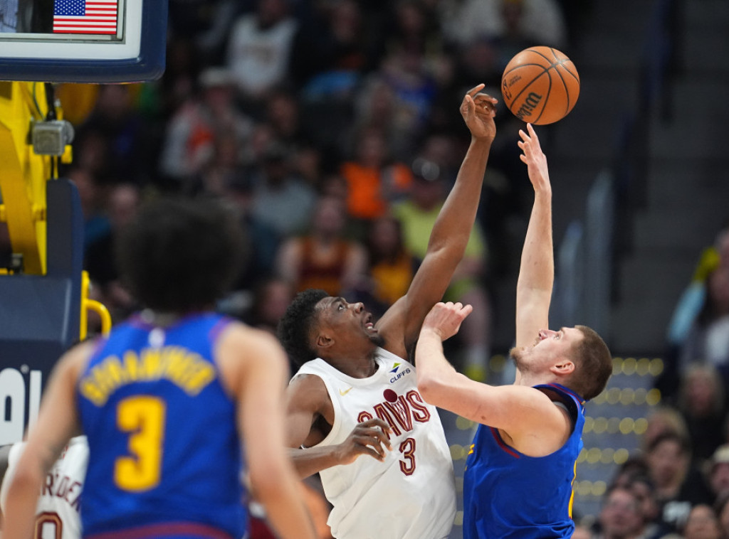 Tripl-dabl Jokića u porazu košarkaša Denvera od Klivlenda