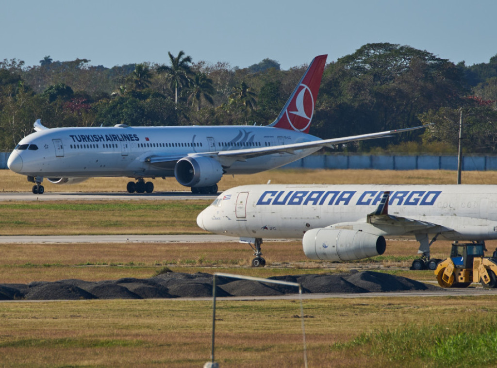 Ministarstvo: Kina nudi pomoć Kubi zbog nestašice avionskog goriva