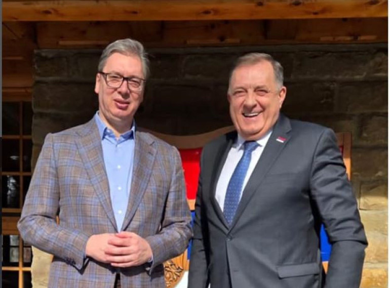 Predsednik Vučić i Milorad Dodik o važnim pitanjima za Srbiju i Republiku Srpsku i sastancima sa svetskim zvaničnicima