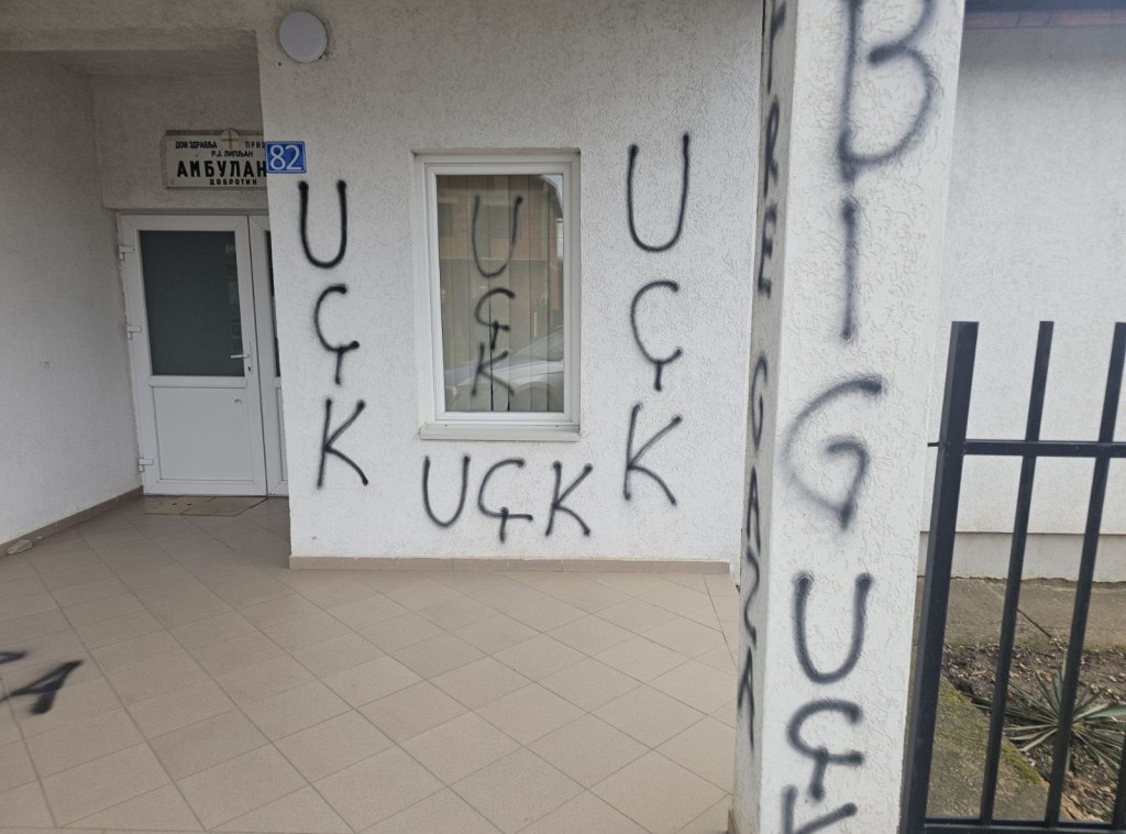 Albanac na ambulanti u Dobrotinu kod Lipljana ispisao grafite koji veličaju "UČK"