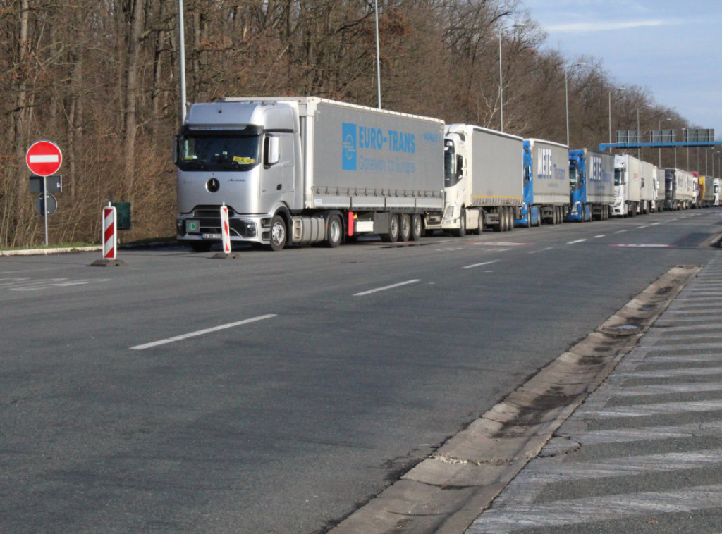 Teretnjaci čekaju po pet sati na Batrovcima i Šidu na izlazu iz Srbije