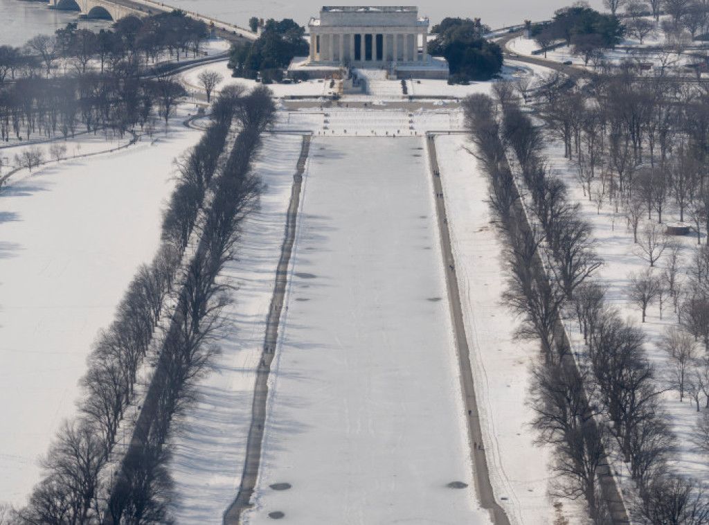 CNN: Trampov slavoluk kod Linkolnovog memorijala izaziva pravne i bezbednosne sporove
