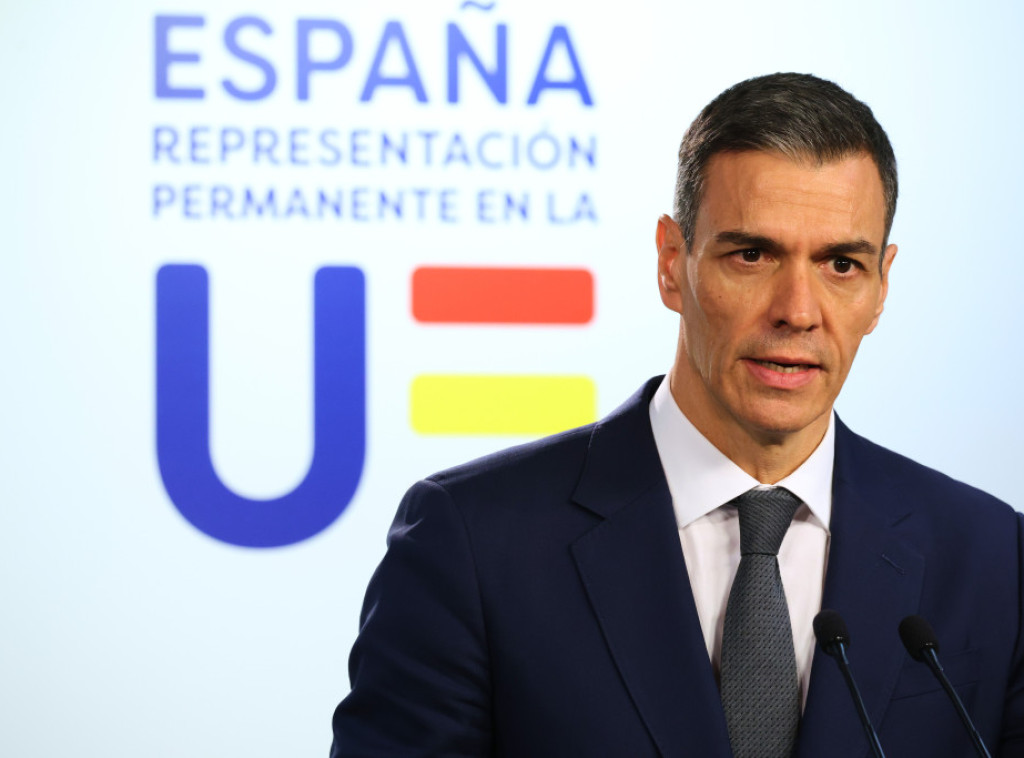 Pedro Sančez: Ilon Mask narušava mentalno zdravlje tinejdžera