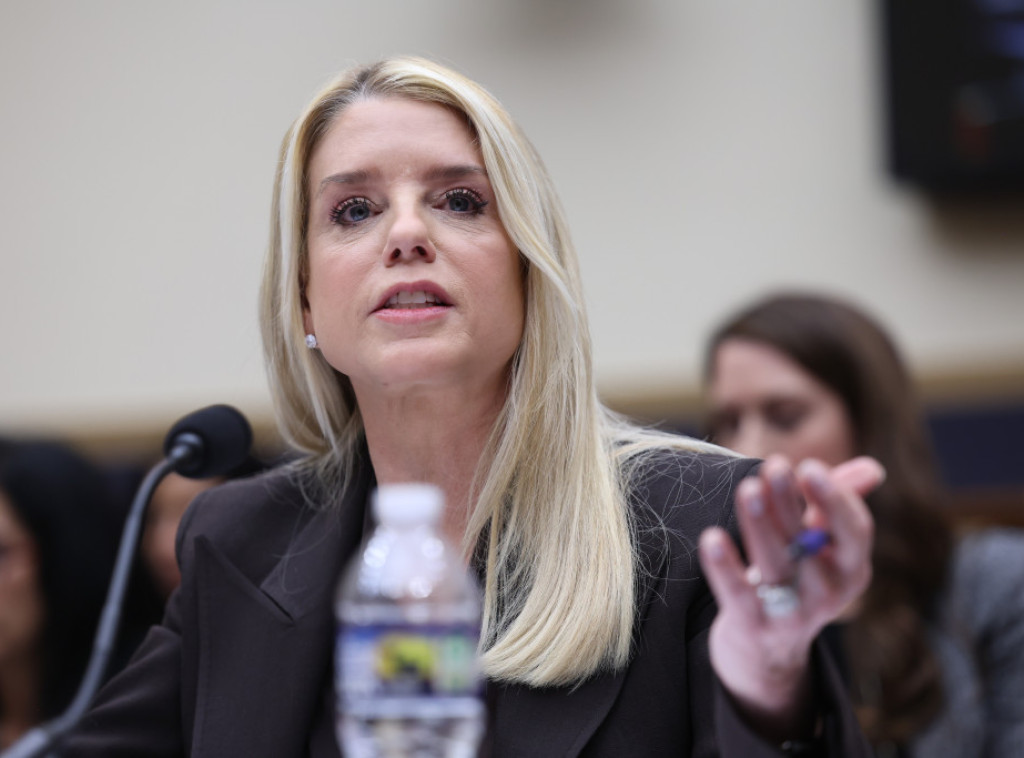 Pam Bondi: Ministarstvo pravde će otkriti imena muškaraca iz Epstinovih spisa, žao mi je svih žrtava